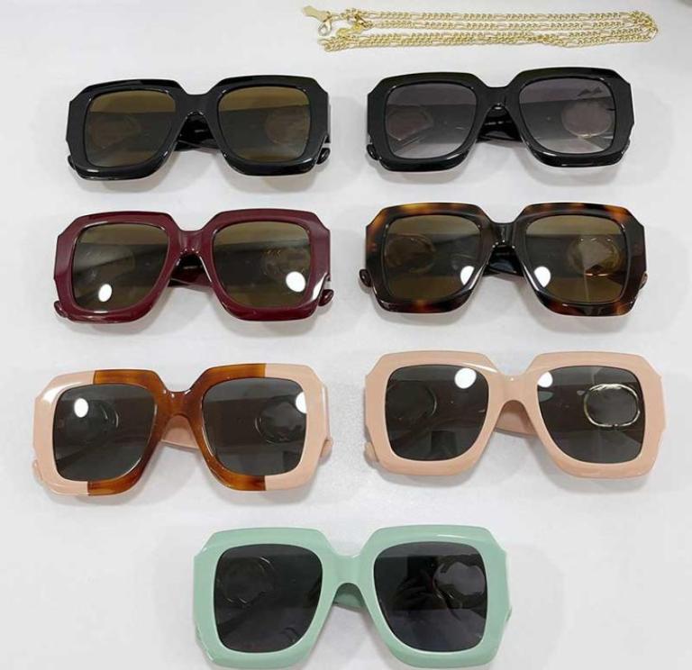 

Rectangular sunglasses with chain G1022S black Frame Solid brown lens height 666 cm width 1472cm Nose bridge length 23 mm 80s in4646162