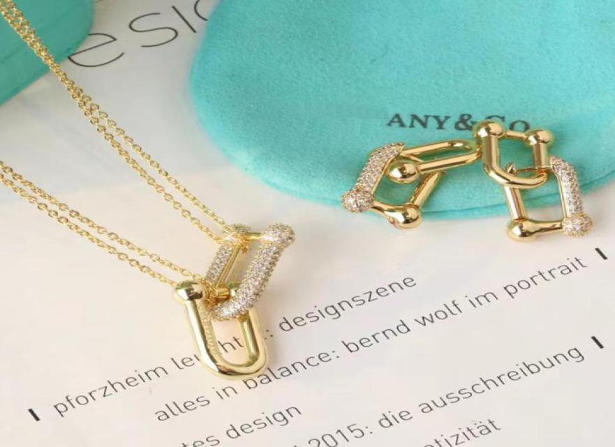 

Luxury Designer Necklace Shiny Diamond Pendant Fashion Metal Pendants Necklaces Designers Jewelry Popular Ladies Men Love Pendant 9995241