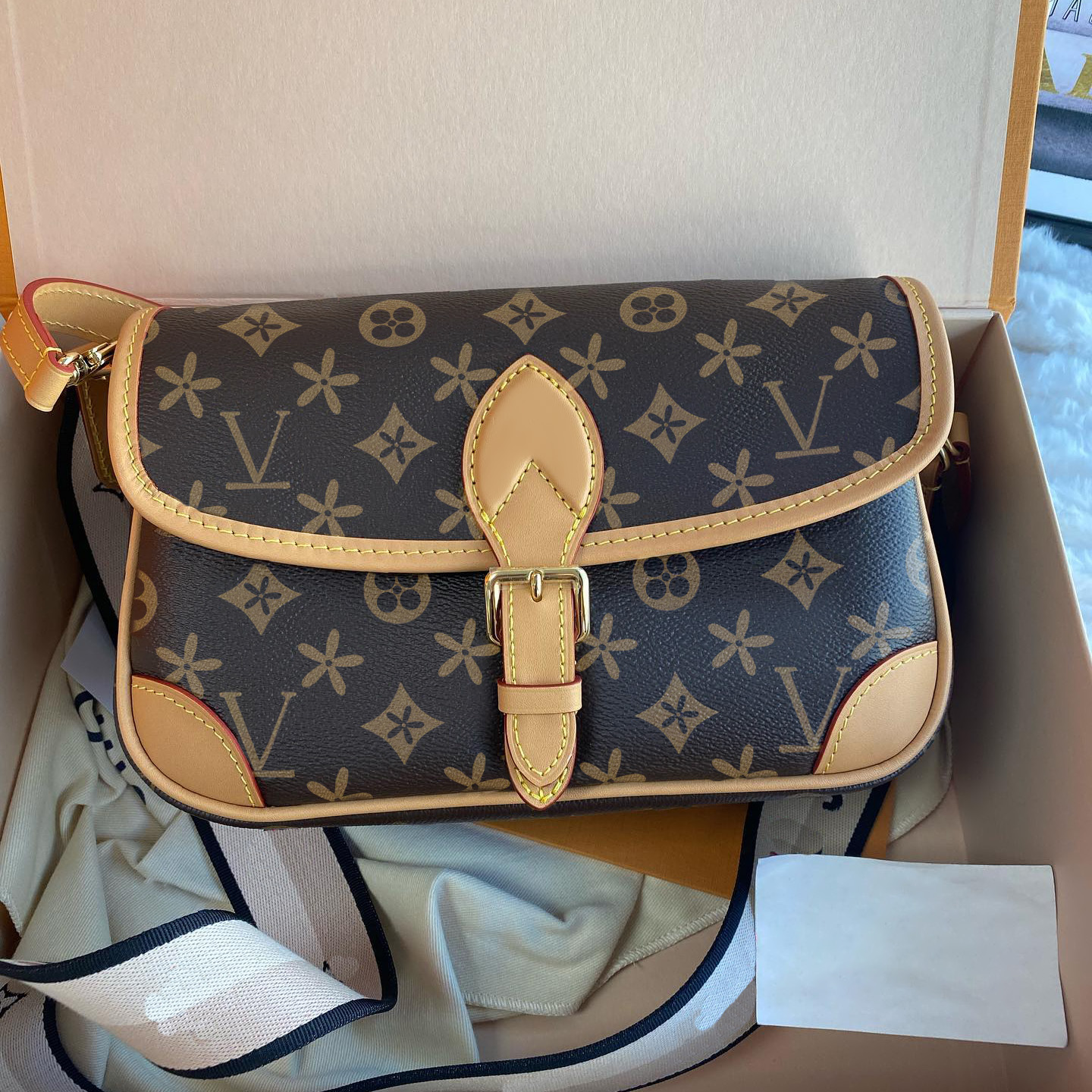 

Mens Luxurys M45985 M46386 Shoulder diane bag Genuine Leather white tote handbag pochette designer beach baguette bag Womens clutch purse cross body underarm bags, Pink