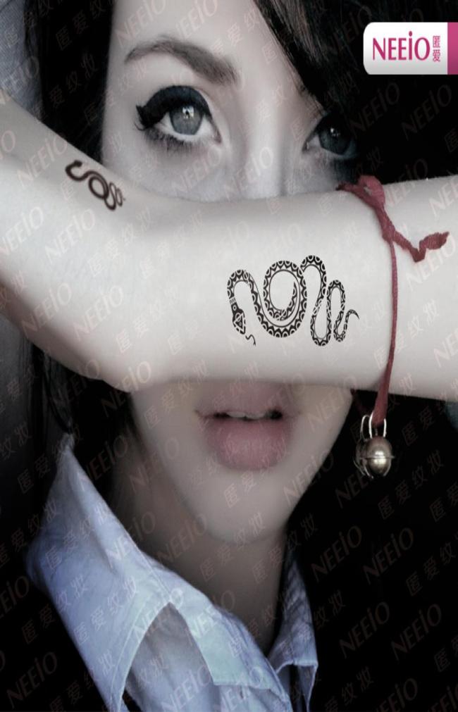 

Whole2016 New Top Fashion Temporary Tattoo Stickers Personality Snake Hand Wrist Sticker Waterproof Multigraph8722066