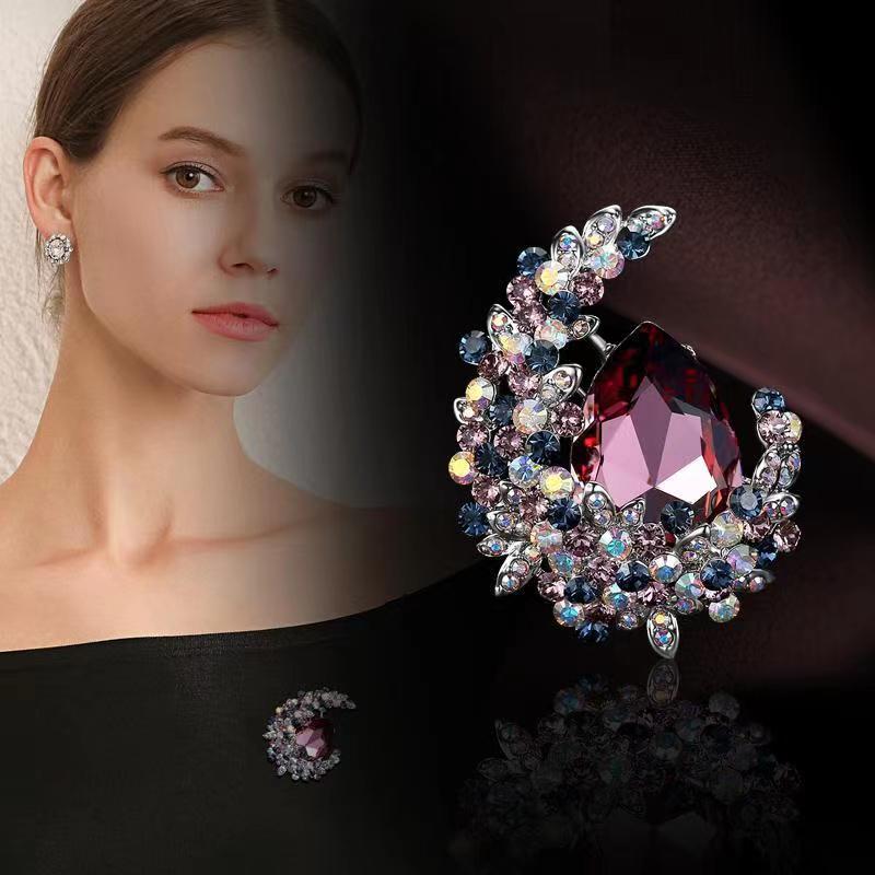 

European and American flower brooches for women with high-end temperament, insets for corsage, versatile clothing, pins, and buckles, as a gift for mom