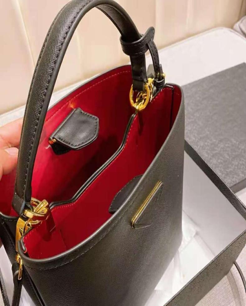 

2021 Designers Handbag Luxurys handbags High Quality Ladies Shoulder Bags women messenger bag leather fashion Bucket bag Cross bod1201292, Black