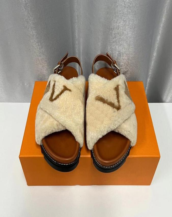 

2022 Flat Comfort mule wool slides designer Sandals For Women fluffy Slipper Thick Sole Buckle flat Fashion Trendy plush Casual Sh3027739, Red