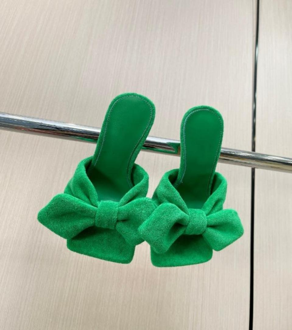 

2022 women slippers Designer brand Sandals Fashion Women039s WITH BOX Luxury flower printed rivets unisex beach flip flops slip6941927, Pink