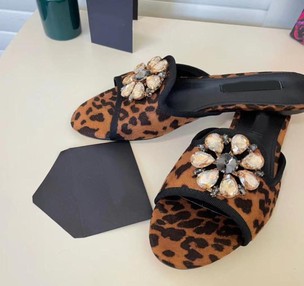 

2022 Leopard print Women luxury Designer Sandals Slippers Leather Summer Flat Slipper Embroidery fashion beach woman Big head Rain2130367, White