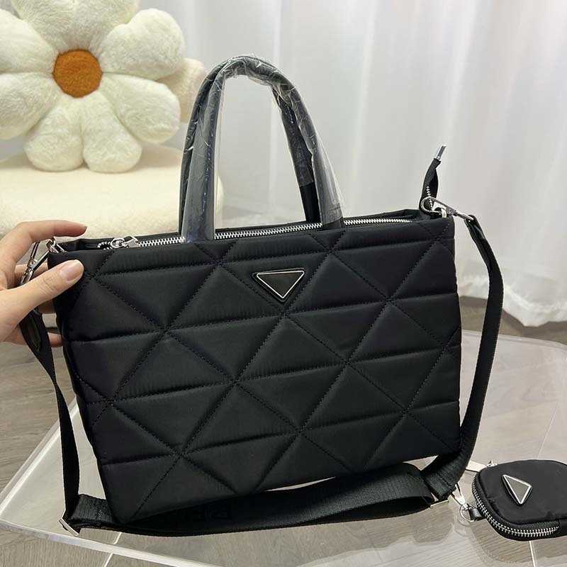 

luxurys designers totes women shoulder bag nylon handbags Fashion Designer Crossbody Purses Casual Large shopper tote bags 221020, Black 25cm