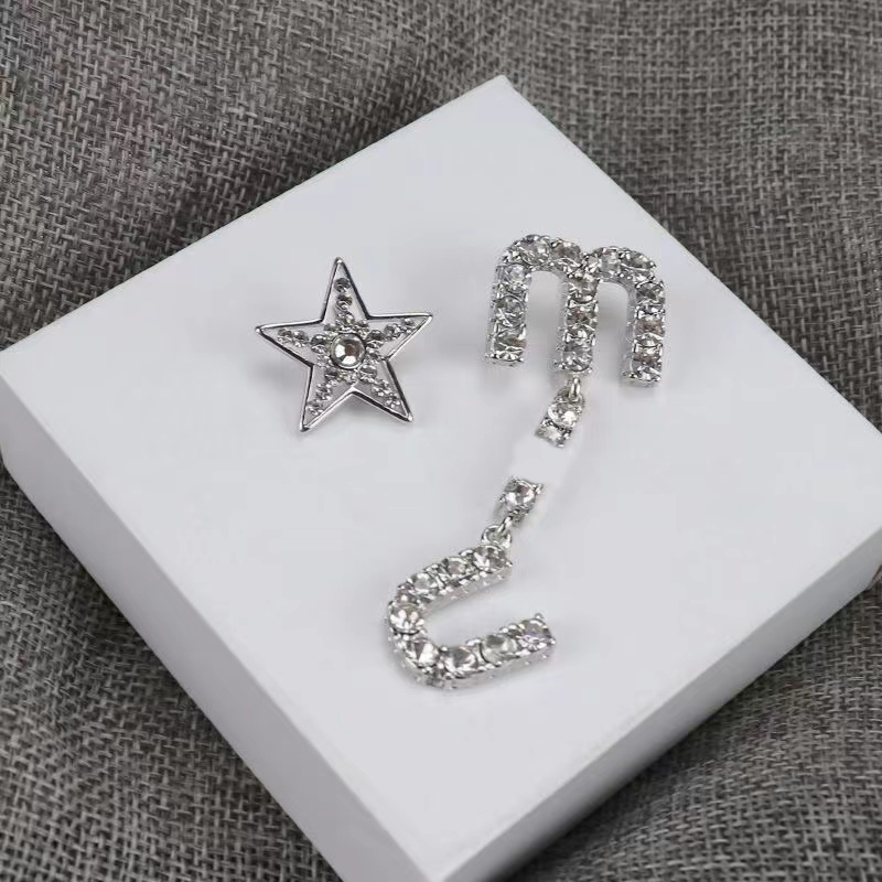

Leisure Star MIU Letter Diamond Tassel Asymmetric Pendant Earrings S925 Silver Needle Earrings