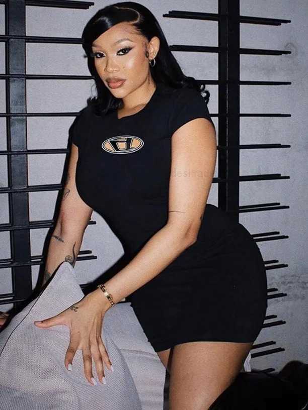 

Designer Luxury Brand Diesels Style 2023 Spring and Summer New Knitted Solid Color Printed Sexy Buttock Dress, Black