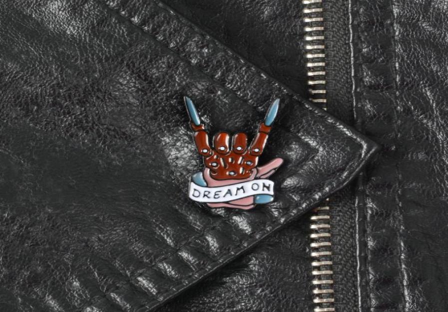 

DREAM ON039Brooch Terror Movie Freddy Krueger Zombie Hand nightmare on elm street Enamel Pins Dark Evil Hand Pin Badge Gothic5237625, Red