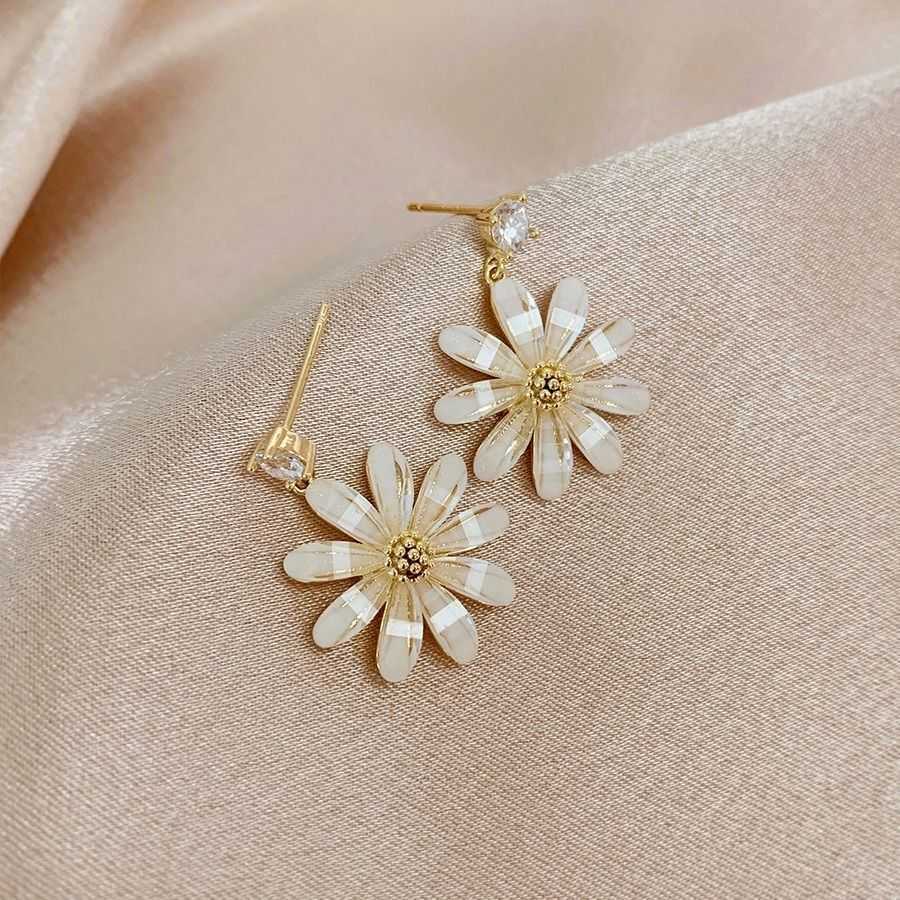 

Pendant Necklaces Charm LATS Bijoux Flower Dangle Earring Korean Zircon Resin Shiny Earrings for Women 2020 Kolczyki Brincos Female Fashion Jewelry AA230526