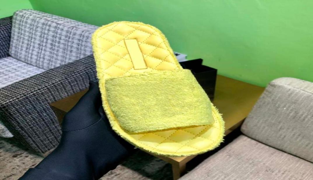 

Towel Platform Slippers Sheepskin Womens Designer Sandals Luxury Yellow Mules Retro Flip Flops Classic Beach Shoes Summer 2022 Fas1297468, White