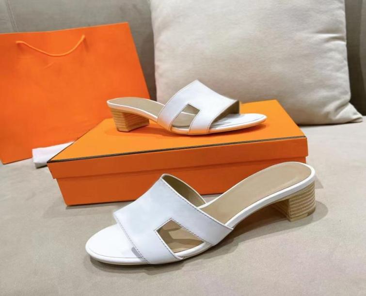 

Beach slippers Classic Flat heel Summer Lazy Designer fashion Cartoon Big Head flops leather lady Slides women shoes el Bath La7178095, Black