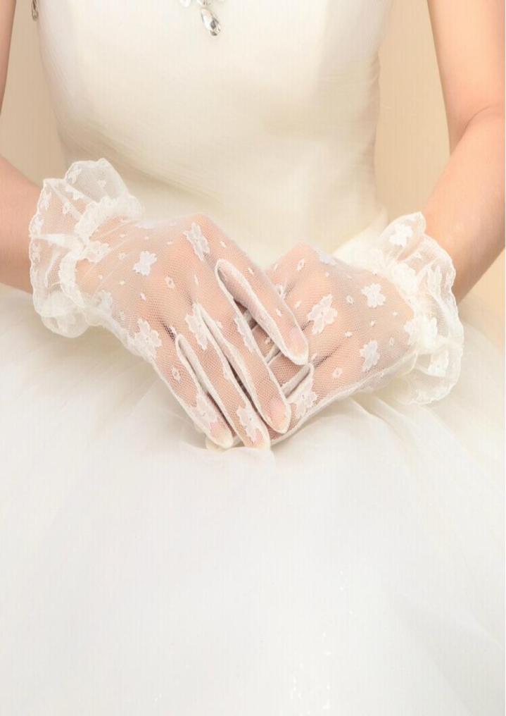 

Special Beautiful Short White Tulle Bridal Glove Wedding Bride Gloves also for women039s formal prom gloves6577316, Ivory