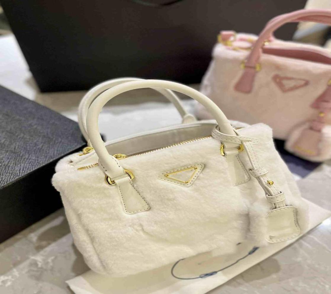 

Autumn and Winter 2022 New Plush Women039s Bag One Shoulder Crossbody Fashion Versatile Designer039s Large Capacity Tote Bag5534271, Black