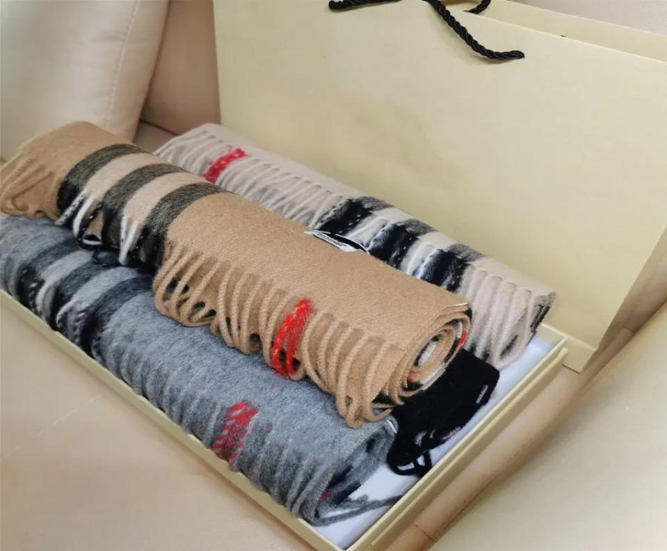 

With box 2021 Cashmere Scarf Designer scarves winter Men Women quality soft thick Shawl Scarfs Fashion scarve 4 Season foulard lux3853887
