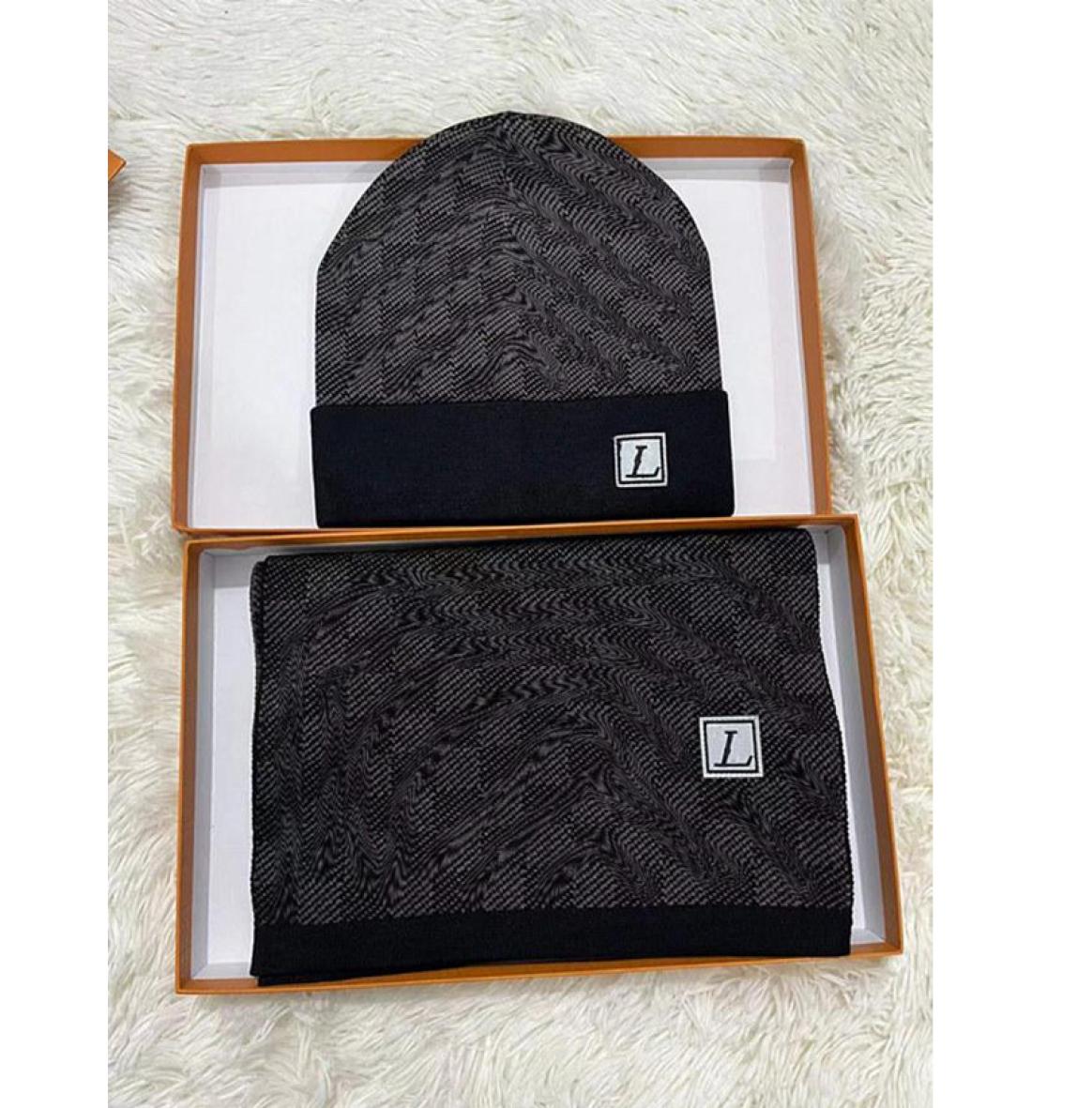 

Classic lattice Winter hats designers bone cap Men women Couple scarf hat twopiece suit Scarf Caps Scarves Sets with box9357263