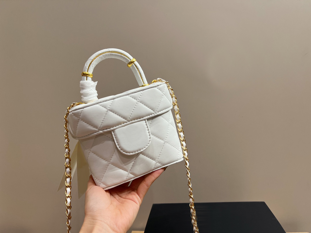 

TZ 23S Handle Makeup Bag mini Cosmetic Case Handbag Designer Vintage Quilted Shoulder Bag Luxury Sheepskin Hardware Metal Chain Bags Women Fashion Crossbody Purse, White