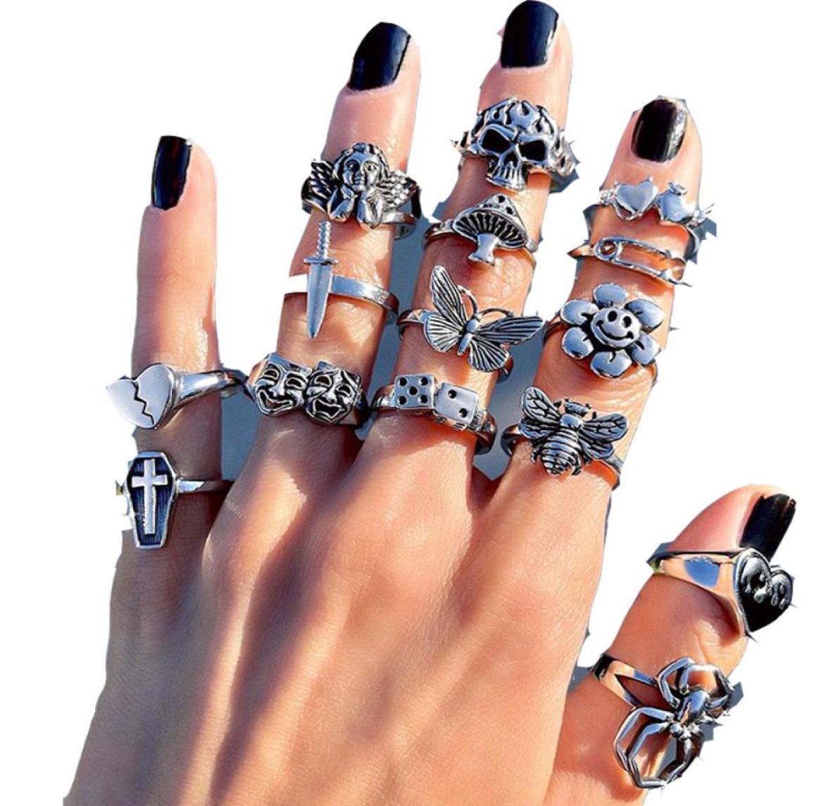 

Adjustable Punk Gothic Butterfly Snake Chain Ring Set for Women Black Dice Vintage Silver Plated Retro Rhinestone Charm Finger Jew6932167