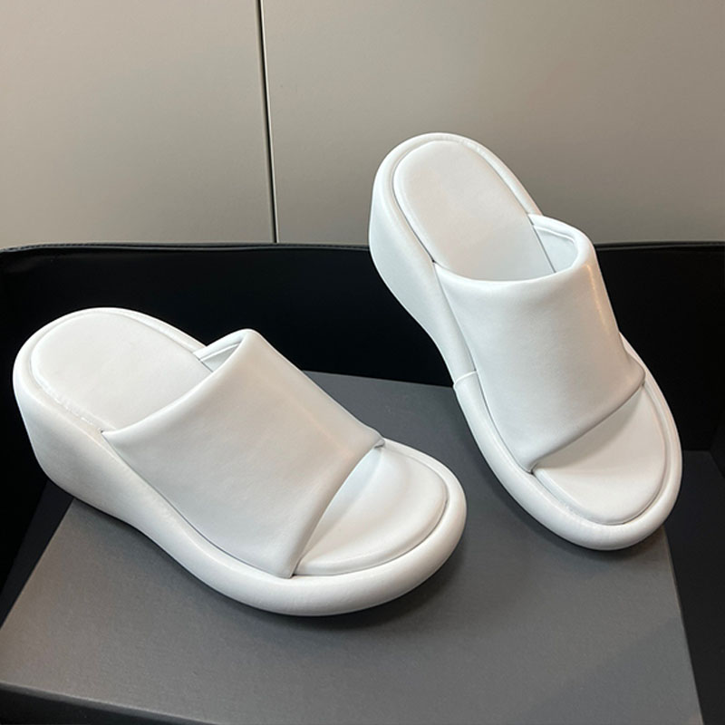 

Summer Designer Womens Platform slippers slides Soft dough Sandals Lady Summer Leather Beach Shoe Luxurys Classic ciabatte Aumento dell'altezza donna