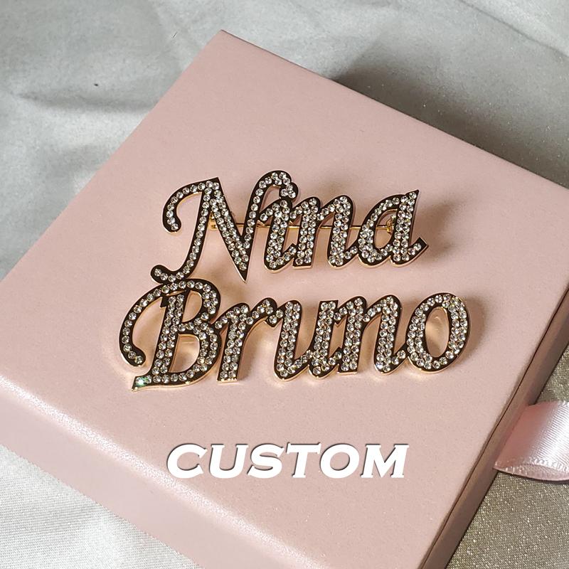 

Brooches Stainless Steel Customized Name Brooch with Crystal Custom Name Plate Ladies Men Lapel Pin Personalized Wedding Part Gift