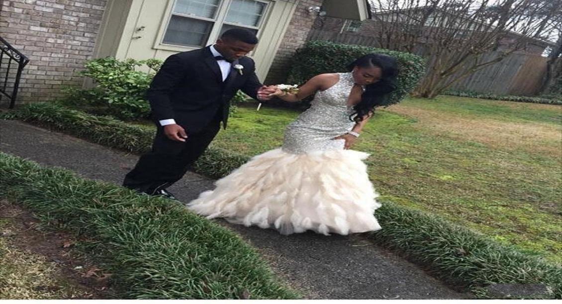 

Sexy Real Sample Mermaid Halter Beading Crystal Vneck Feathers V back Prom Dresses New Style Evening dresses3439739, Red