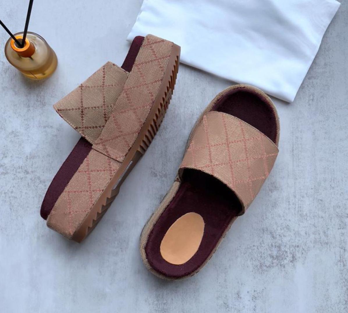 

Quality platform Beach slippers Thick bottom designer Women Shoes Cartoon Alphabet lady Platform Leather Heels letter Slides sexy 9645986, Fuchsia