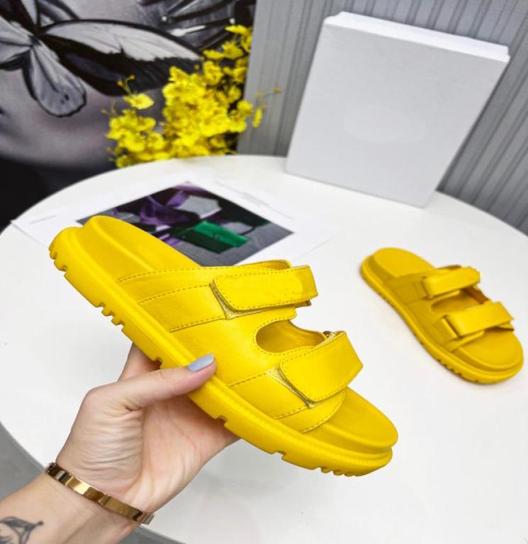 

2022Luxury designer Women Slides Sandal Bom Dia Flat Mule Slipper Patent Canvas Men Women Beach Slides Rubber Soles Summer Flip Fl7700583, Pink