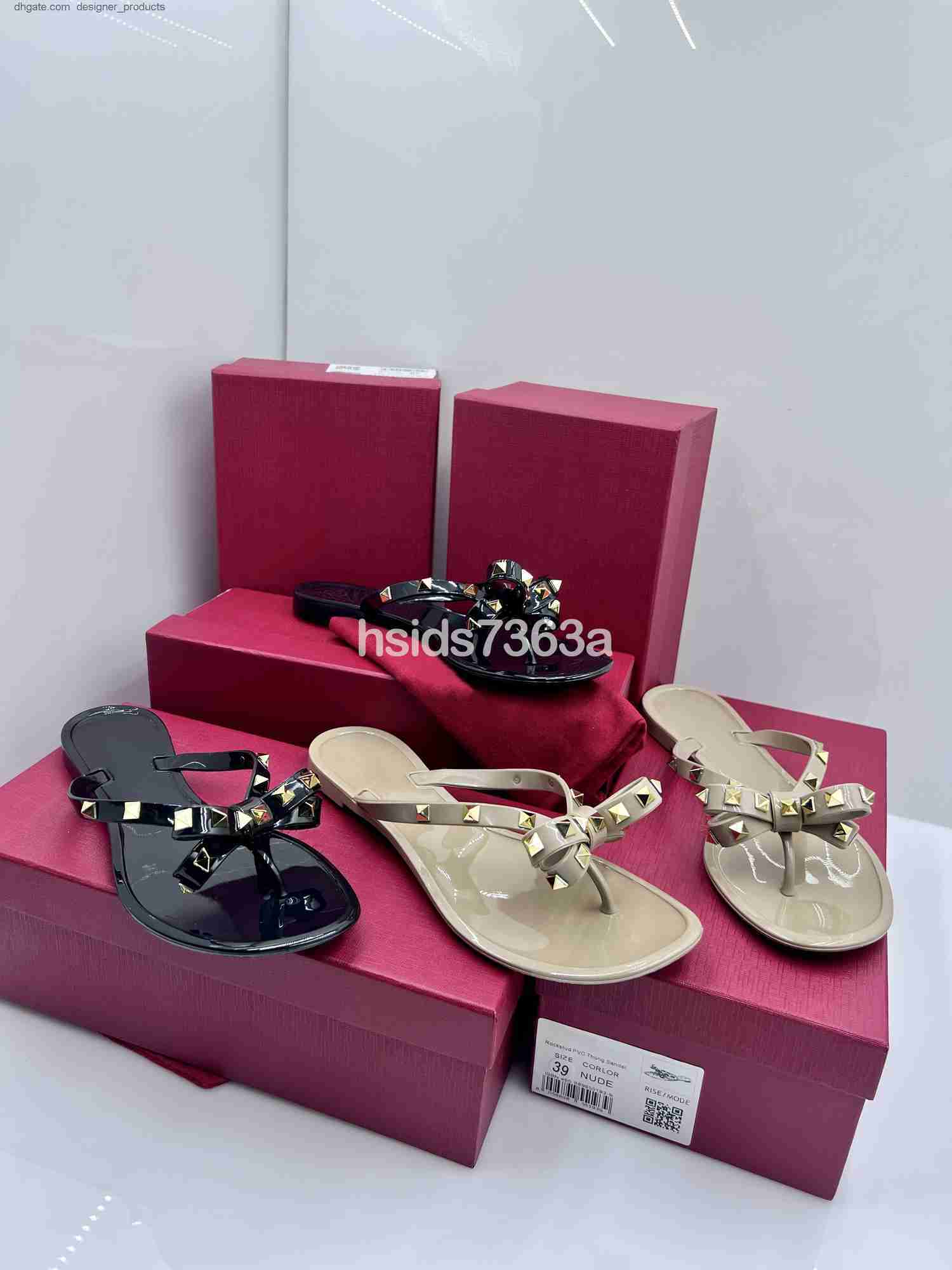 

Flip flops 2023 summer New fashio style Europe United States brand designer rivets bow sandals shoes women sandals high quality valentinoity QCRK, Black