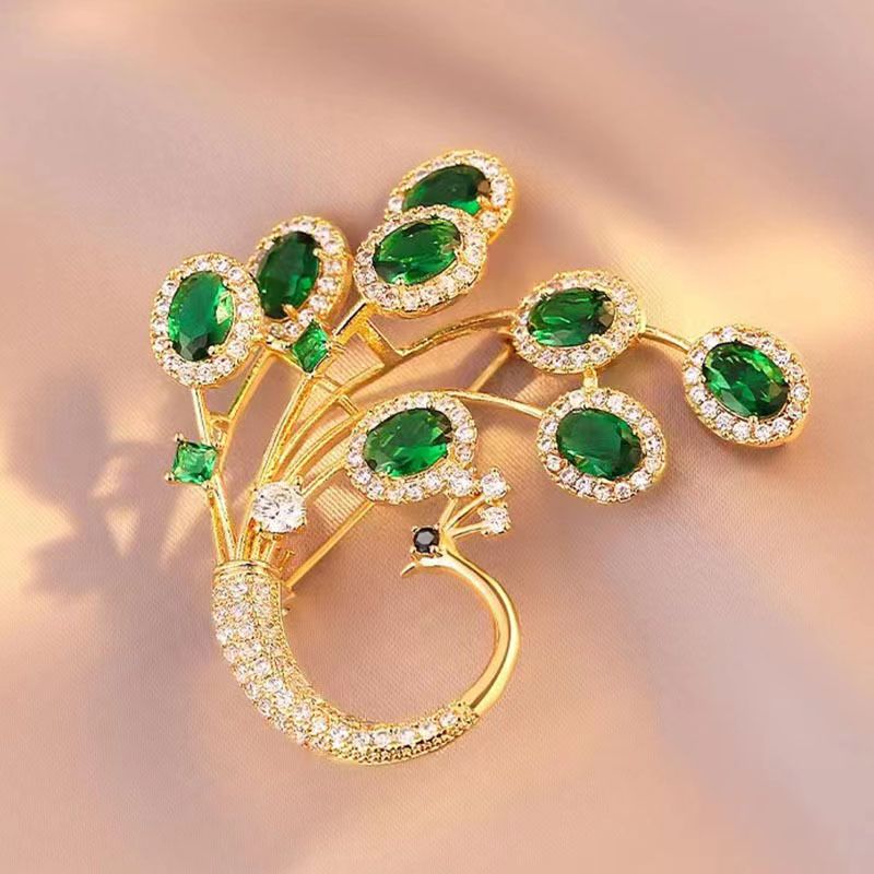 

Elegant, fashionable, noble, ancient style grandmother emerald luxury brooch high-end brooch ins trendy women's personalized luxury DIY accessories