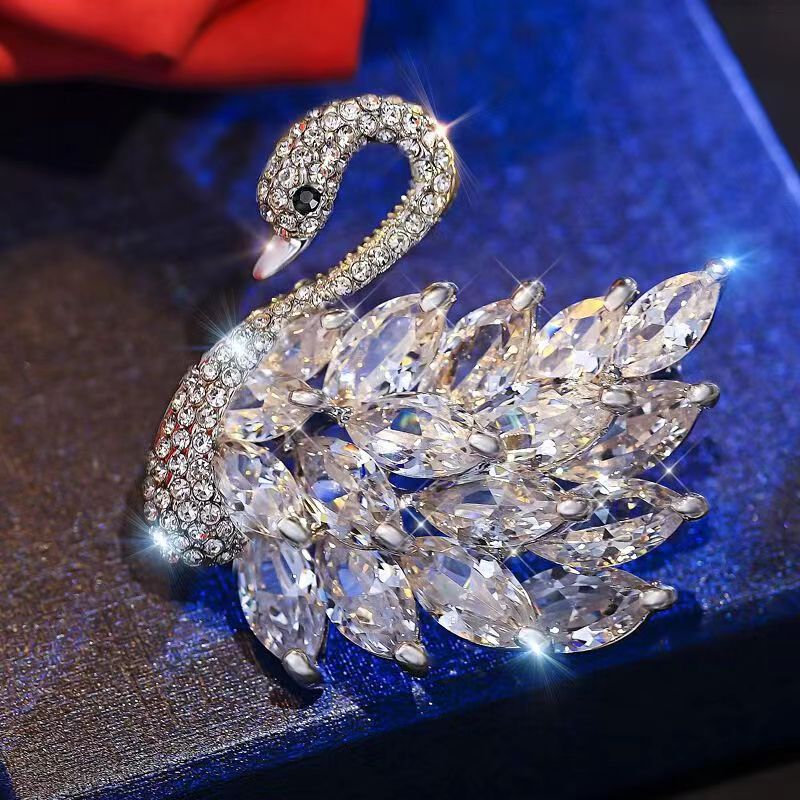 

Luxury temperament swan brooch for women's ins high beauty classic suit accessories, high-end design sense, versatile pins
