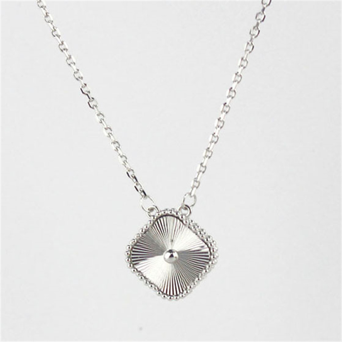 

Classic Women Jewelry Clover Pendant Necklace 18K Gold Stainless Steel Necklaces for Gift