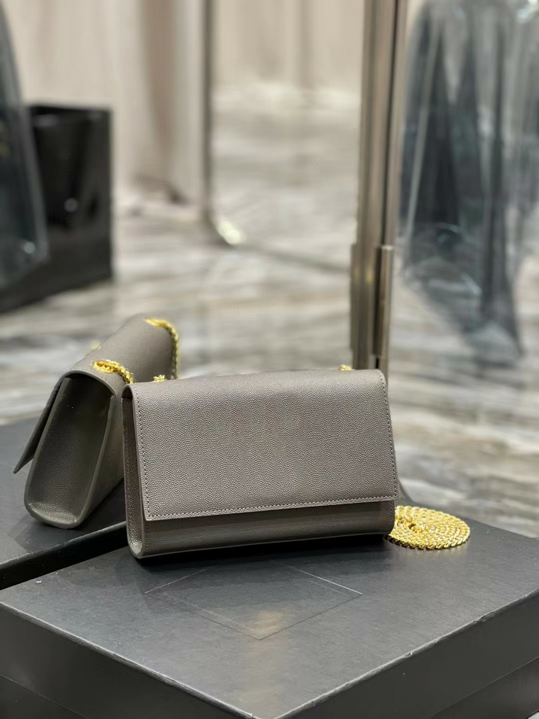 

Kate 20cm Quality Designer Chain Shoulder Bags Real Caviar Leather Front Flap Bags Gold-tone Letter Hardware Chain Cross Body Bags Women Fashion Shopping Handbags, White