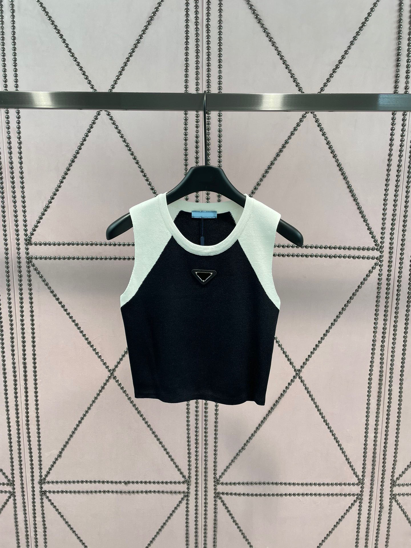 

2023 Summer Women's Triangle Pattern Tops Fashion Women's Knit Sleeveless O-neck Top For Women Fashion Casual Sweater, Black