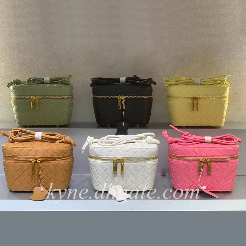 

Fashion Woven Pattern Handheld Crossbody Square-Round Makeup Bag Cosmetic Bags Cases 18x12.5x8cm, #1 brown