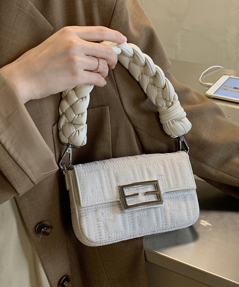 

Chain Phone Bag Mini Bag New Portable Baguette Underarm Bag Vintage Bag, Pink