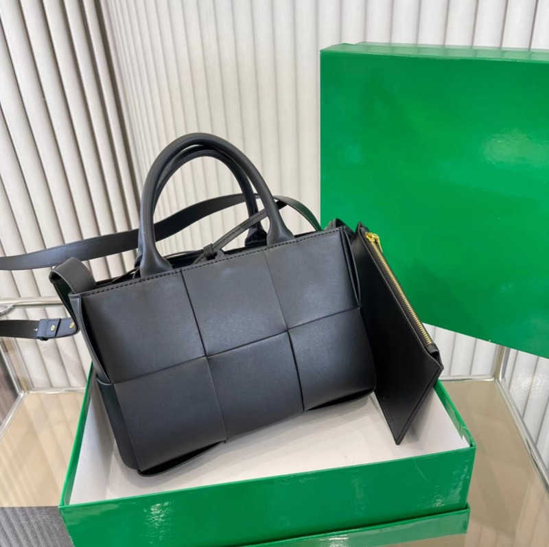 

Fashion brands Designer Bag Woven Tote Bag classic versatile bag women's fashion casual commuting handbag Two in one, Black