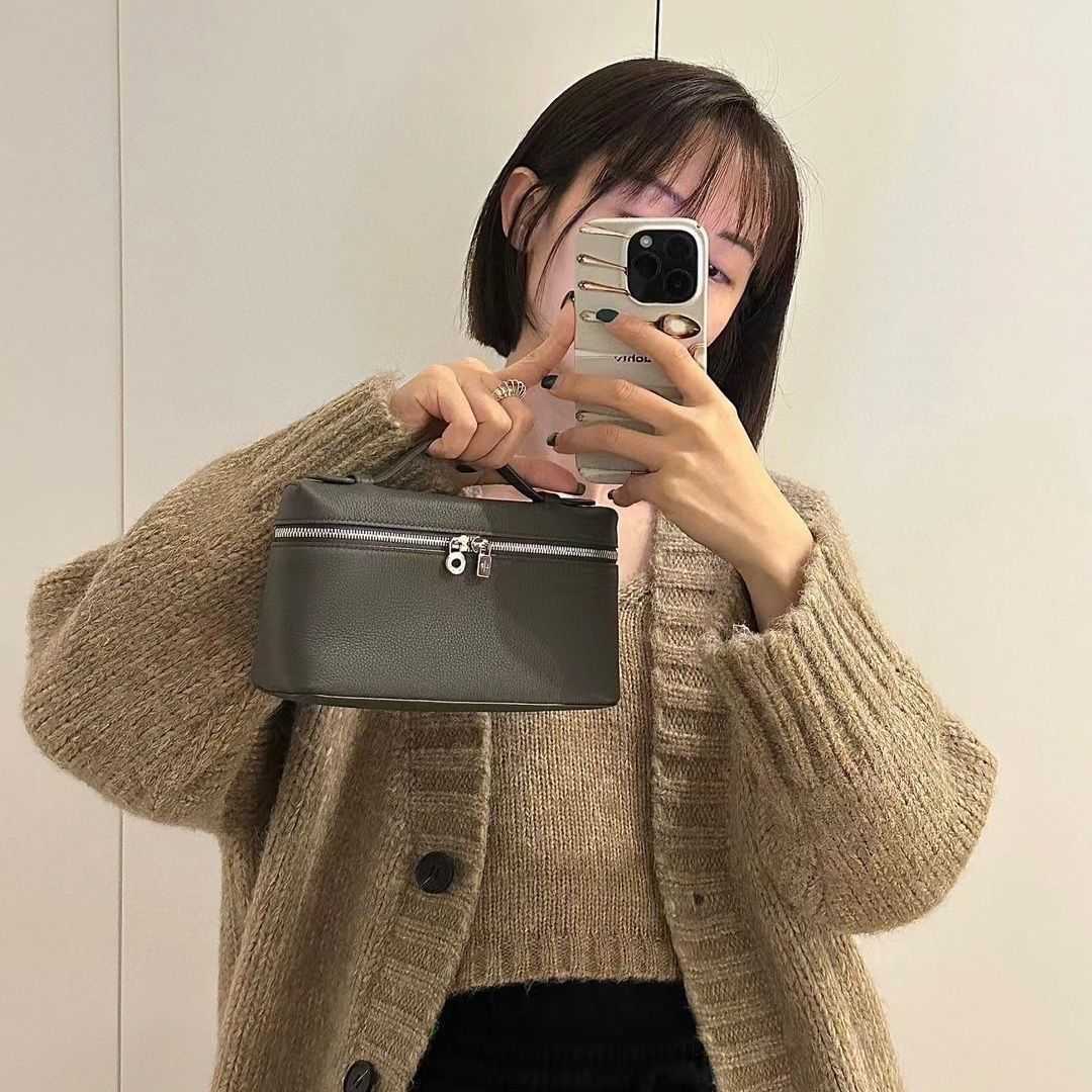 

piana bag loro LoroL19pocket series niche style handbags are popular on the internet and the same genuine leather bag as the same model for women, Sky blue