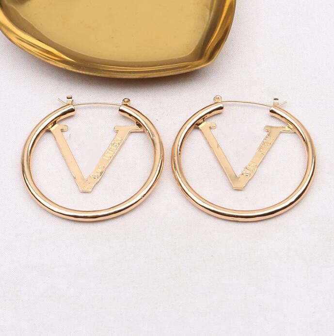 

Luxury great circle V Letter Earrings For Women Lady Girls Ear Studs Set Designer Jewelry Earring Wedding Party Gift Jewelry Accessoriesy 20style