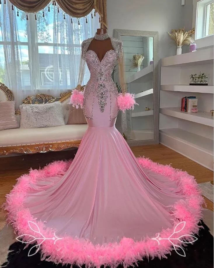 2024 Robe de bal à manches longues roses pour fille noire à plumes à plumes en cristal sirène de fête de soirée