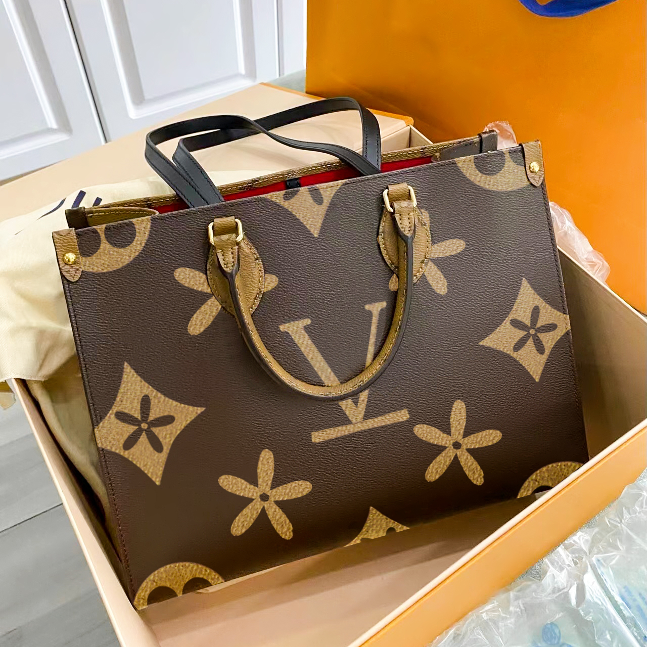 2size Onthego the tote Mirror quality Designer Bag for Woman man fashion 10a Crossbody black embossed bags Lady Luxurys Handbag real Leather Shoulder clutch Shop Bag 