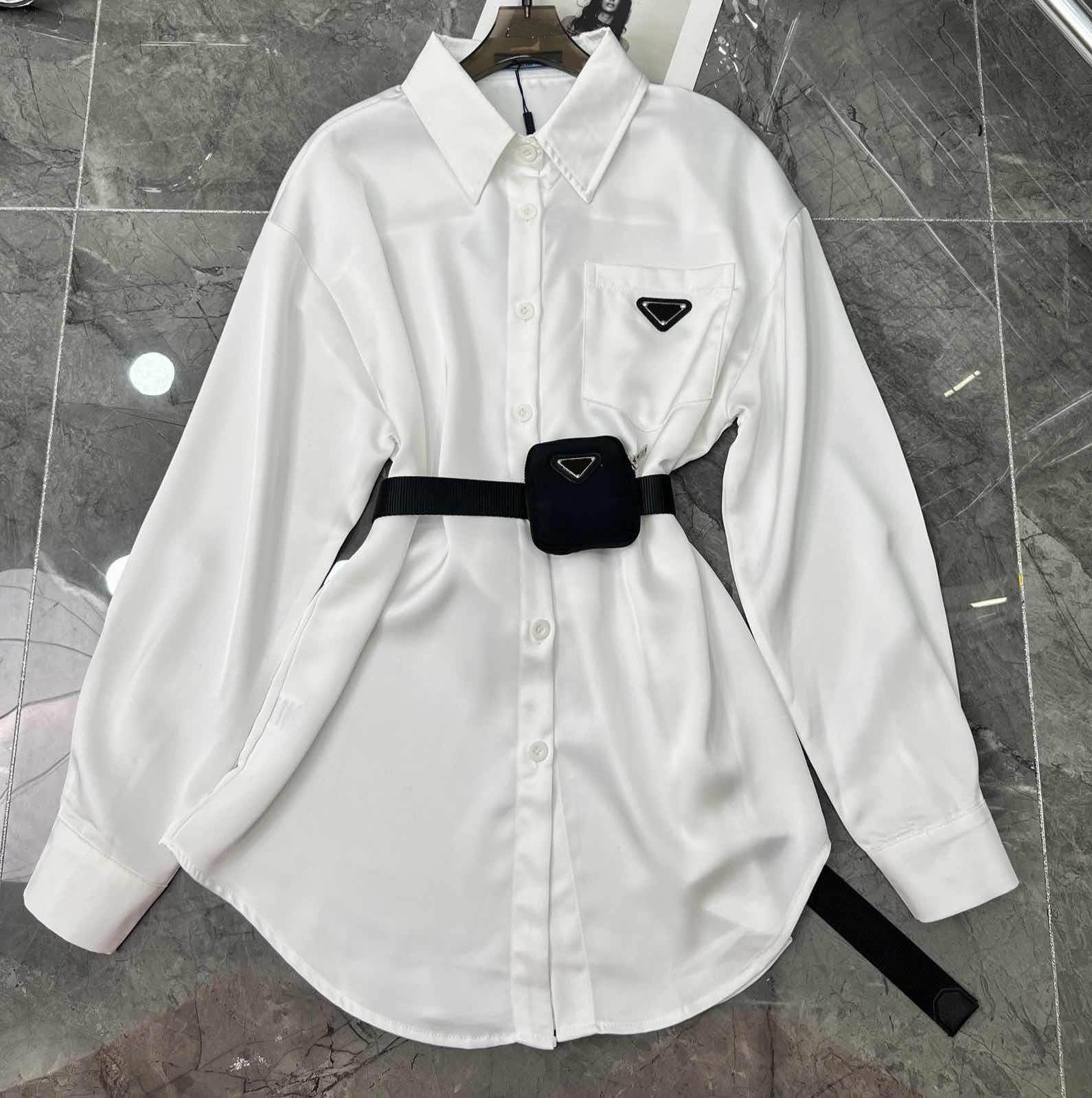 Chemise et chemisier pour femmes Triangle Label de créateur pour femmes Fanny pack Chemise à manches longues à revers texturé en tissu décontract