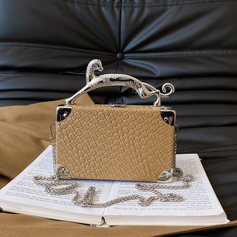 Factory outlet women bags 6 colors niche design woven hard box chain bag street personality metal buckle women handbag metal edge fashion handbag