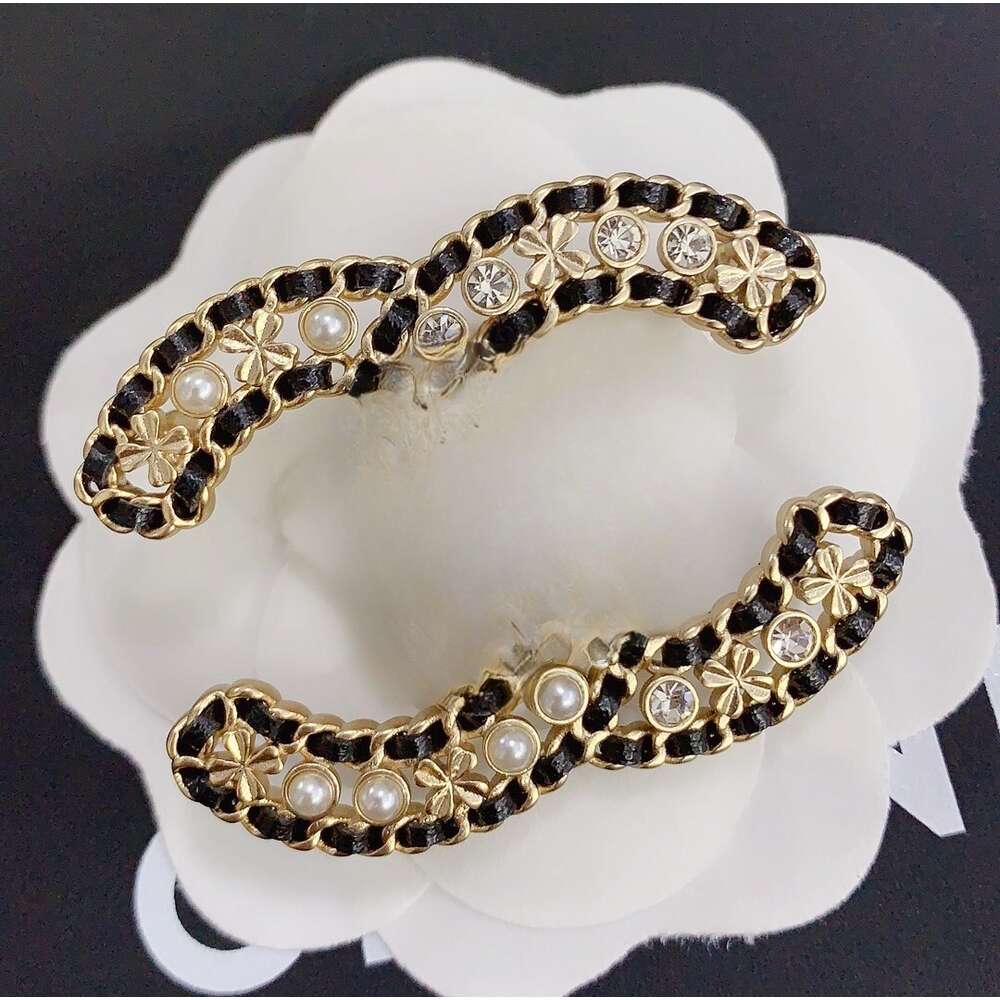 Brooches Designer Brooch Four-leaf Clover Brand Letter Brooch Inset Full Diamond Crystal 18K Gold Plated Brooch Wedding Christmas Party Gift Accesso