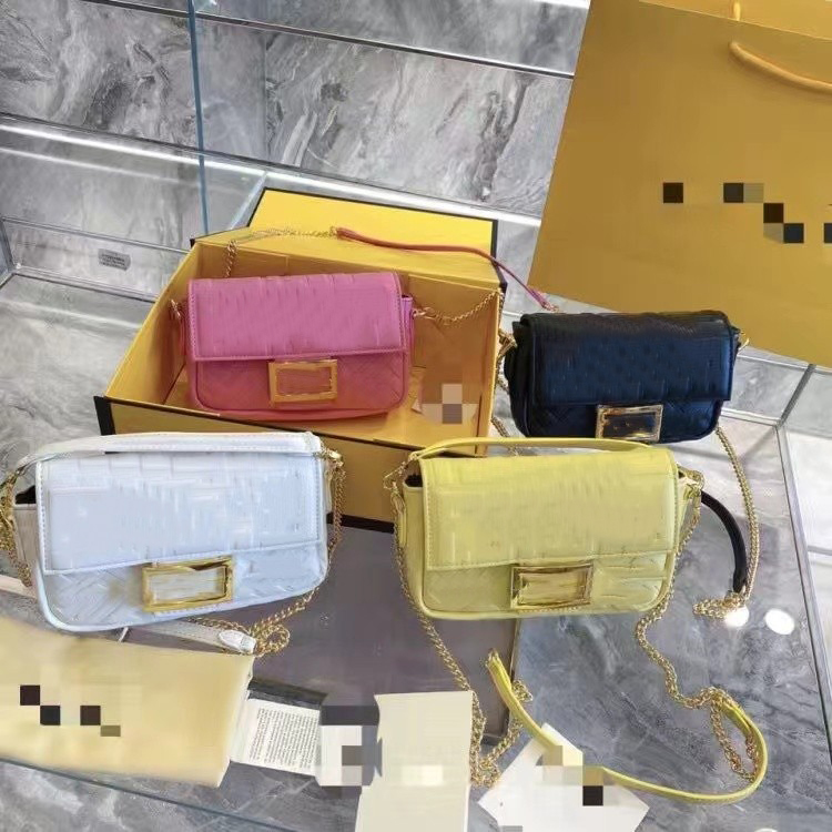 Designers Baguette Sac à bandoulière Tops Sacs à main de qualité Lettre en relief Sacs à bandoulière Femmes Sac sous les bras
