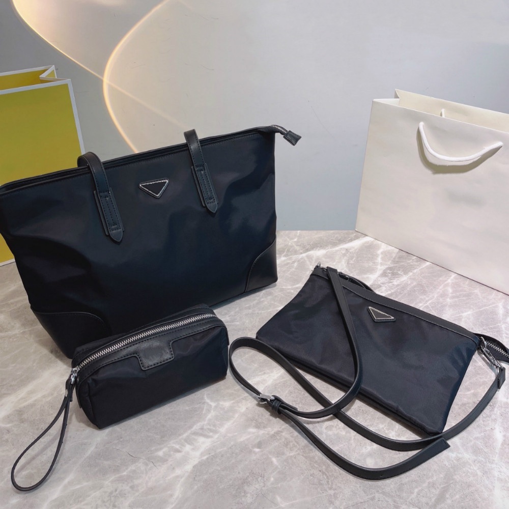 3-piece Women Black Shoulder Bags Designer Medium Nylon Composite Crossbody Shopping Bag Lady Small Clutch Purses Totes Triangle Zpper top 2023