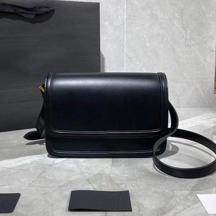 Womens messenger bag luxury 2 size handbags tote bags mens lady clutch toiletry designer bags top quality Flap purse Crossbody Shoulder travel bag