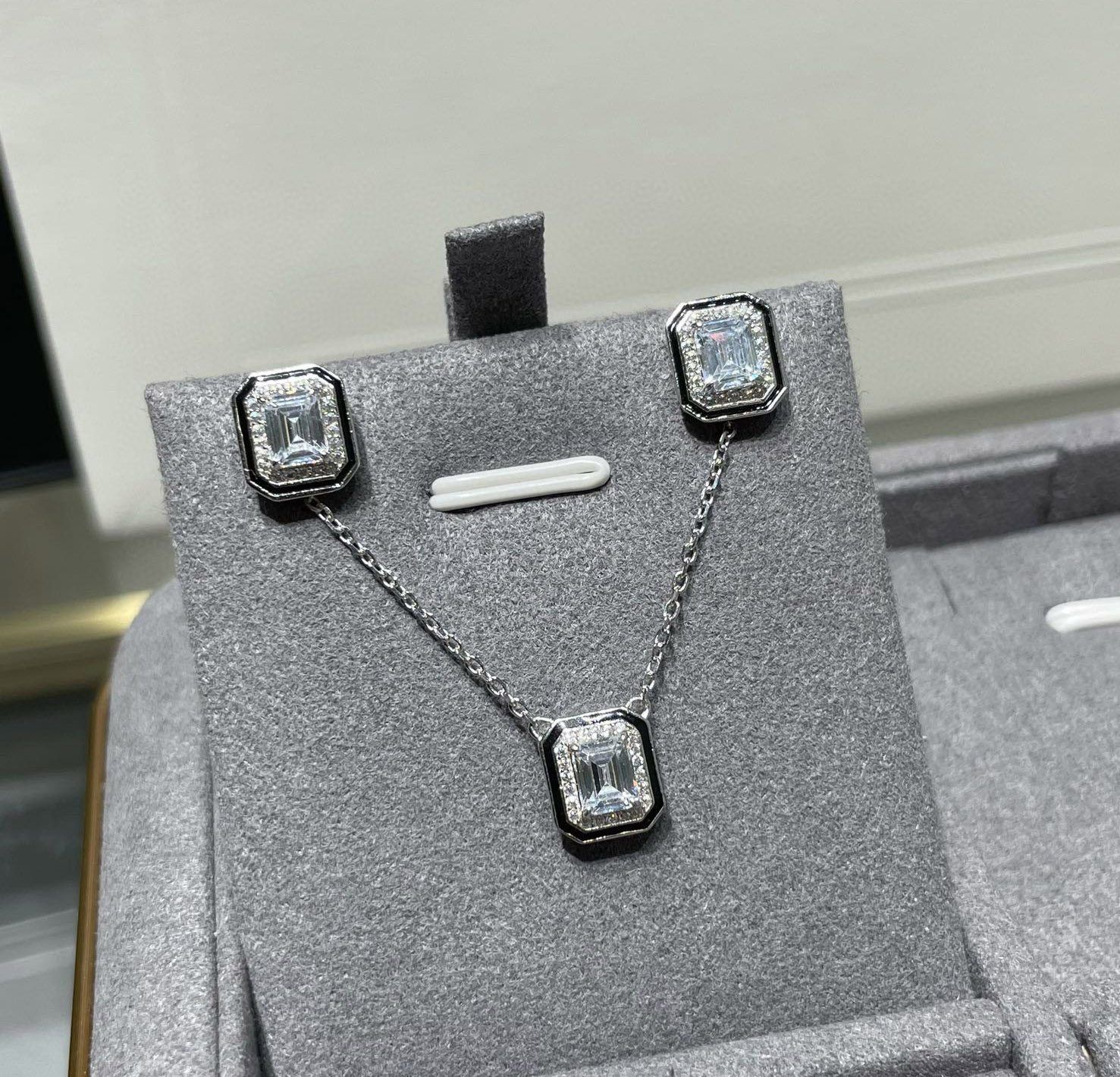 V gold material 2024 Luxury quality charm pendant necklace stud earring with diamond in silver plated have stamp PS2076