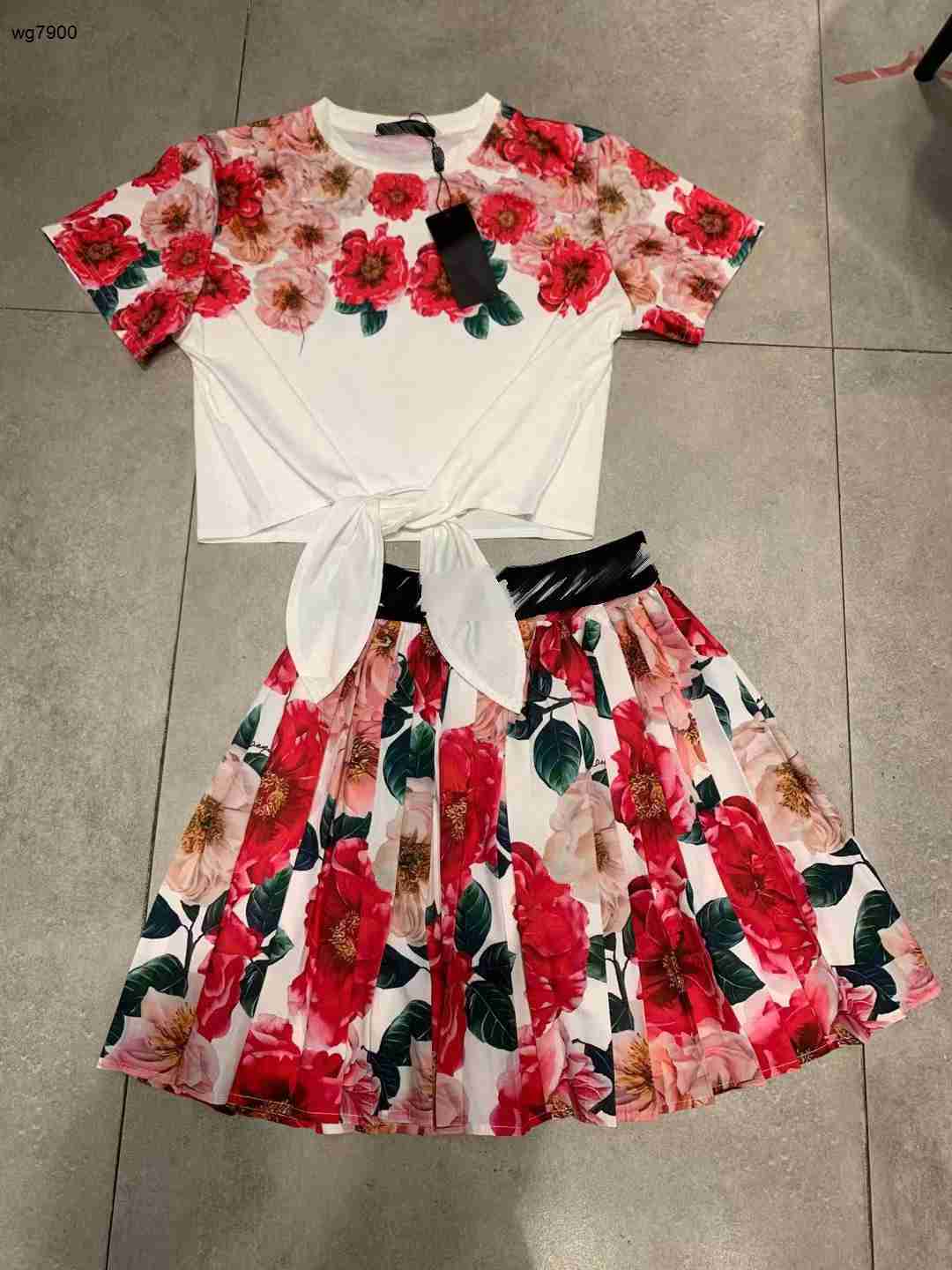 women luxurious two piece suit Flower printing T shirt shortgeo metrical pattern high waisted overskirt Dec 16-image-929577575