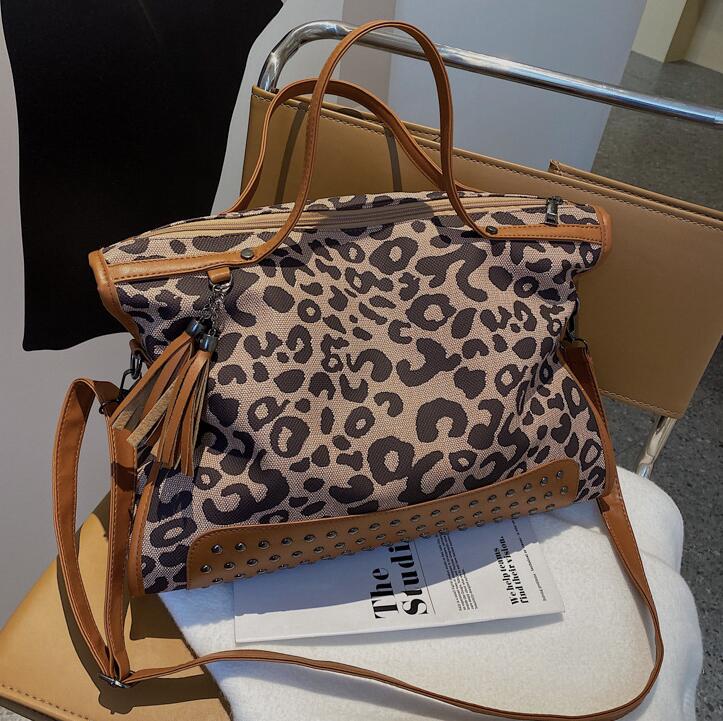 Factory wholesale shoulder bags 2 colors French leopard print handbag large wear resistant matte leather tote bag this year's popular fringe-image-391771600