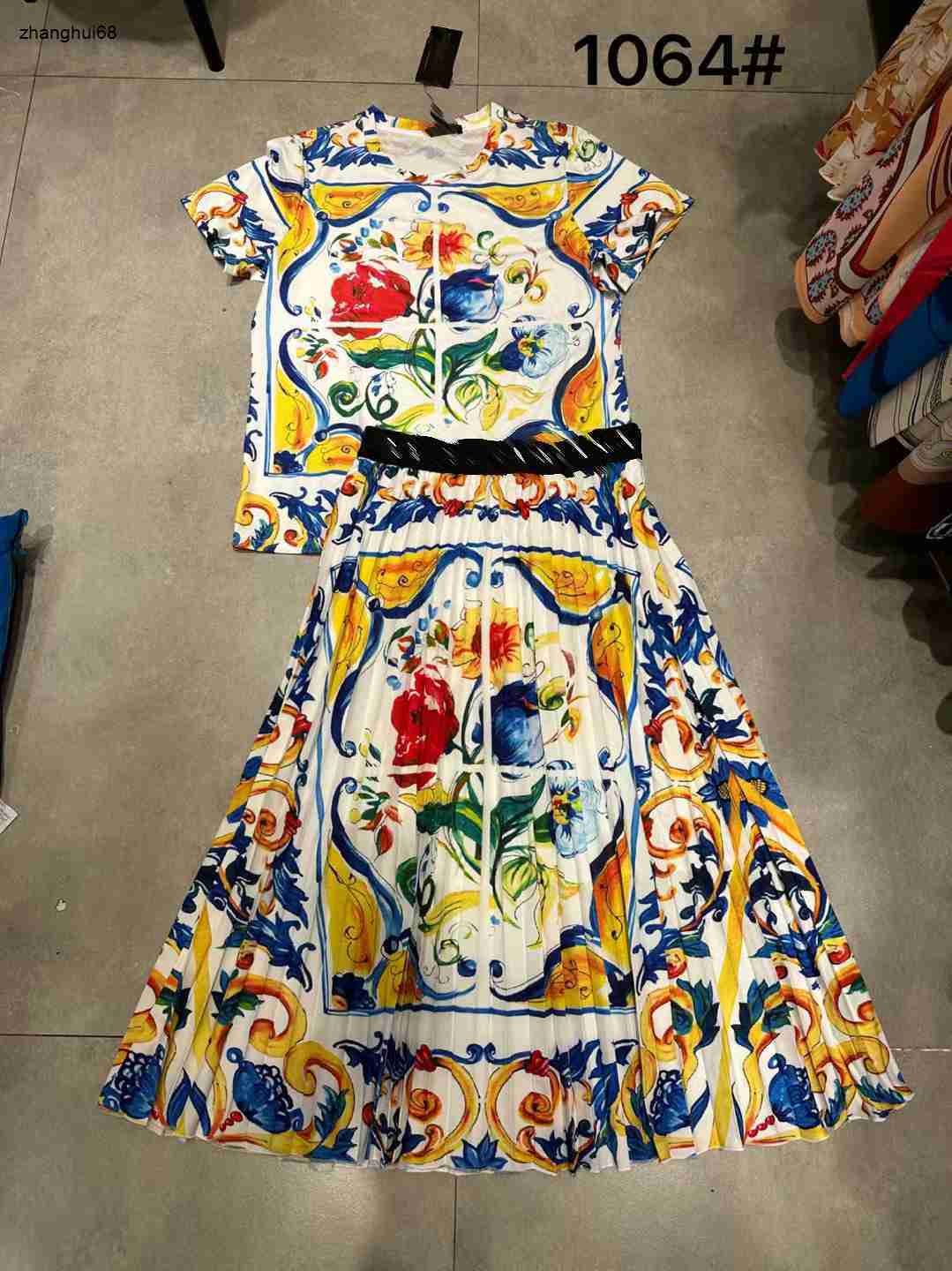 brand women luxurious two piece suit geometrical pattern T shirt short sleeves metrical pattern fashion high waisted overskirt Dec 18 New-image-929941680